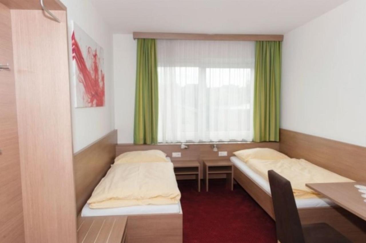 Gasthof Pension Auzinger Meggenhofen ภายนอก รูปภาพ