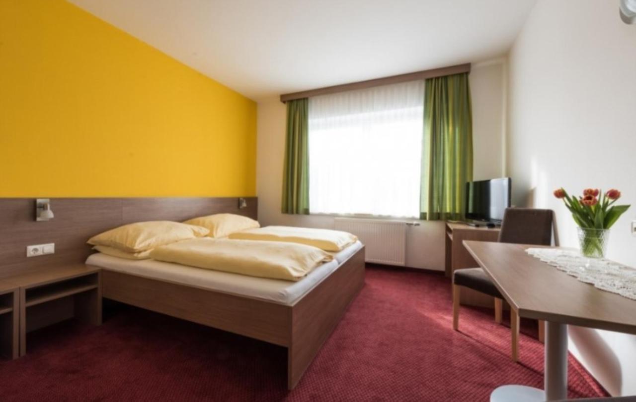 Gasthof Pension Auzinger Meggenhofen ภายนอก รูปภาพ
