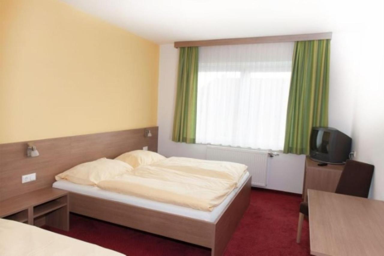 Gasthof Pension Auzinger Meggenhofen ภายนอก รูปภาพ